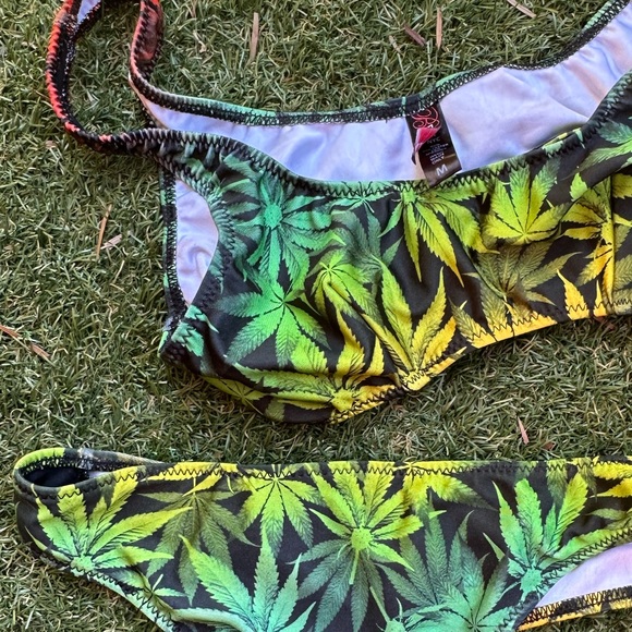 Rasta Colored Bikini Set - Picture 3 of 5